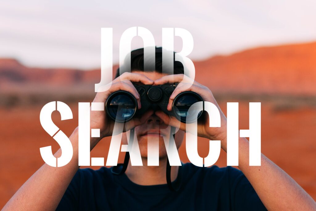 望遠鏡をのぞいてる男性がいて、JOB　SEARCHと書かれている